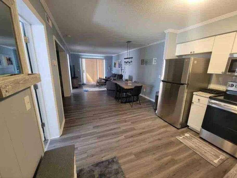 2022 Renovated 2-Bdrm Cozy, Lovely Condo W/Parking! هيلتون رئيس جزيرة المظهر الخارجي الصورة