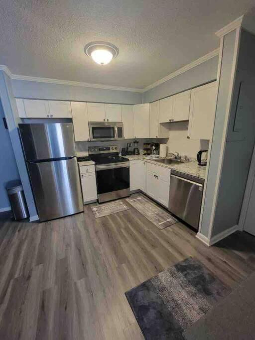 2022 Renovated 2-Bdrm Cozy, Lovely Condo W/Parking! هيلتون رئيس جزيرة المظهر الخارجي الصورة