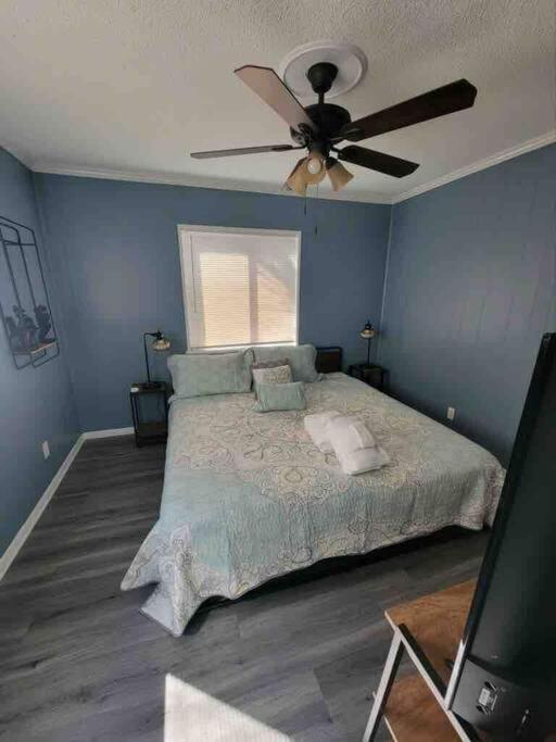 2022 Renovated 2-Bdrm Cozy, Lovely Condo W/Parking! هيلتون رئيس جزيرة المظهر الخارجي الصورة