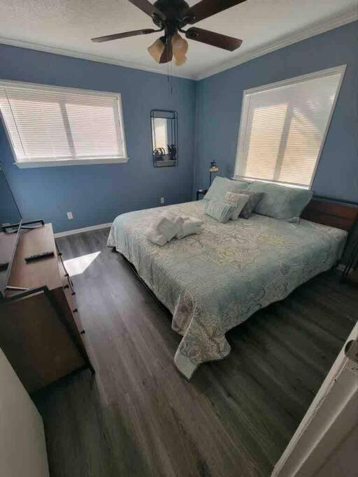 2022 Renovated 2-Bdrm Cozy, Lovely Condo W/Parking! هيلتون رئيس جزيرة المظهر الخارجي الصورة
