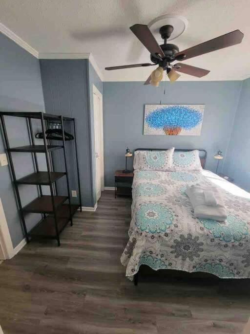 2022 Renovated 2-Bdrm Cozy, Lovely Condo W/Parking! هيلتون رئيس جزيرة المظهر الخارجي الصورة