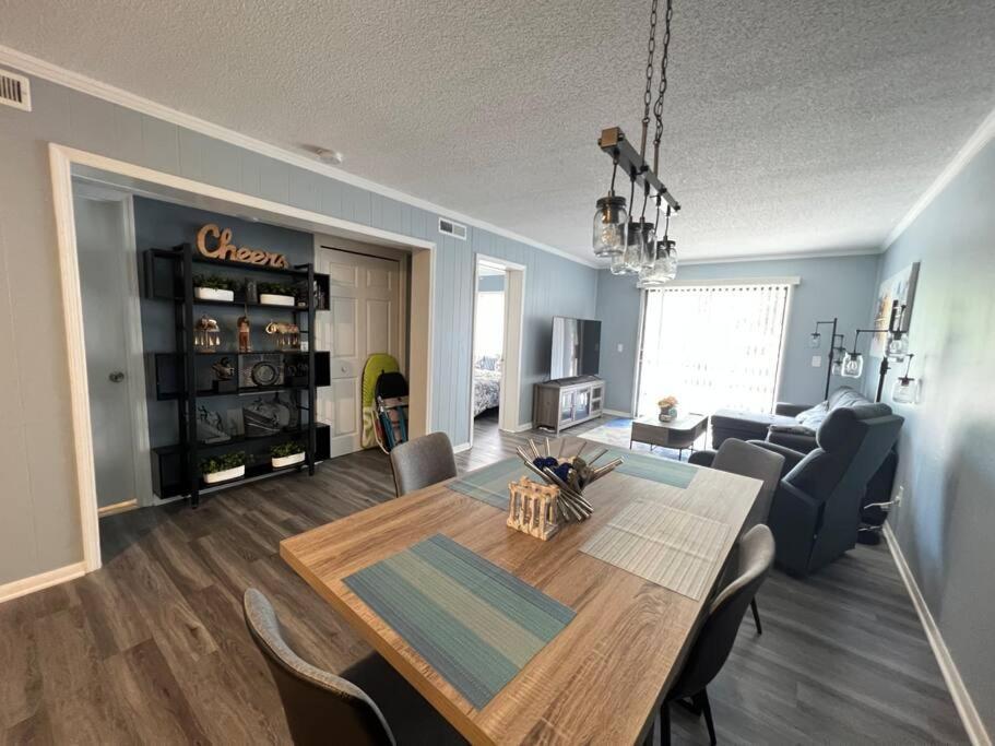 2022 Renovated 2-Bdrm Cozy, Lovely Condo W/Parking! هيلتون رئيس جزيرة المظهر الخارجي الصورة