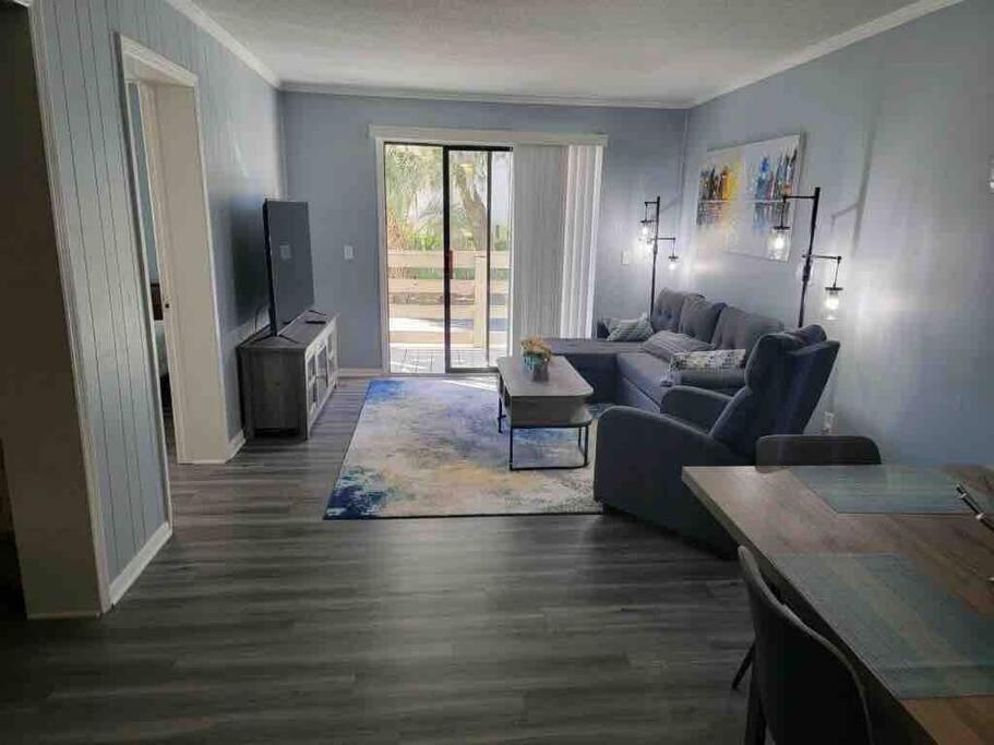 2022 Renovated 2-Bdrm Cozy, Lovely Condo W/Parking! هيلتون رئيس جزيرة المظهر الخارجي الصورة