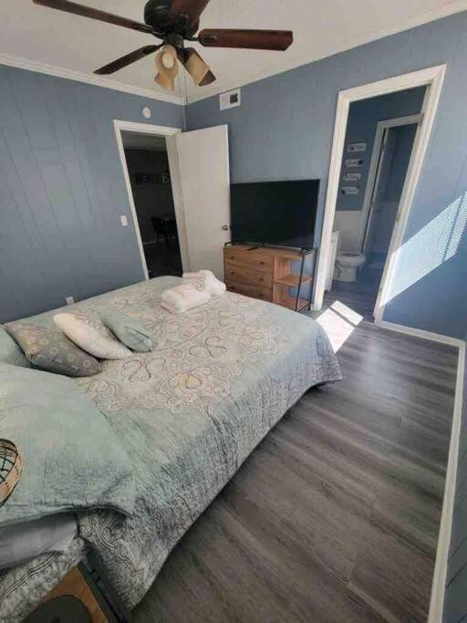 2022 Renovated 2-Bdrm Cozy, Lovely Condo W/Parking! هيلتون رئيس جزيرة المظهر الخارجي الصورة