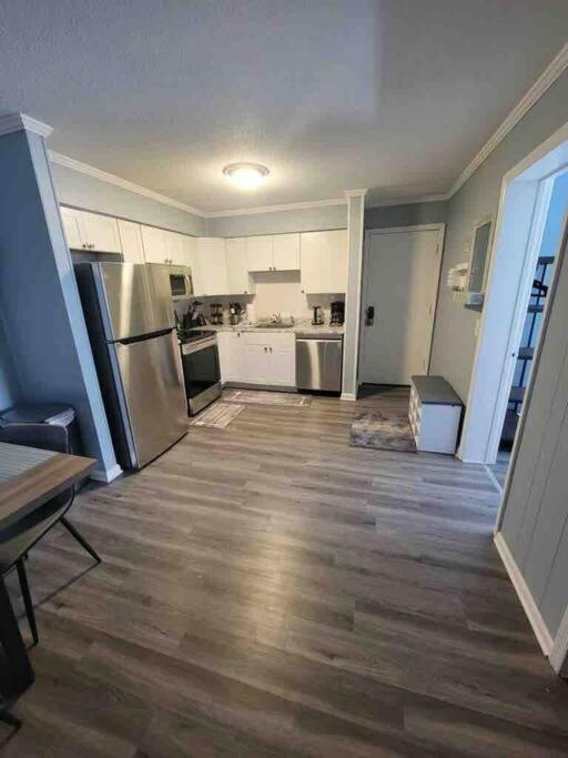 2022 Renovated 2-Bdrm Cozy, Lovely Condo W/Parking! هيلتون رئيس جزيرة المظهر الخارجي الصورة