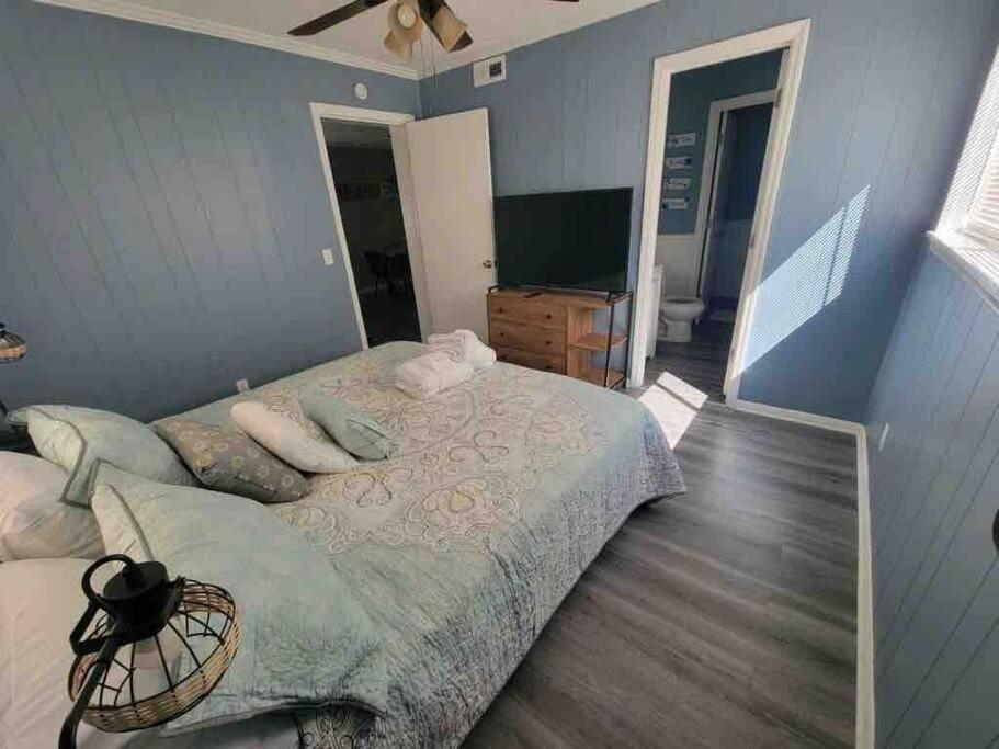 2022 Renovated 2-Bdrm Cozy, Lovely Condo W/Parking! هيلتون رئيس جزيرة المظهر الخارجي الصورة