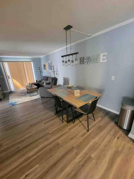 2022 Renovated 2-Bdrm Cozy, Lovely Condo W/Parking! هيلتون رئيس جزيرة المظهر الخارجي الصورة