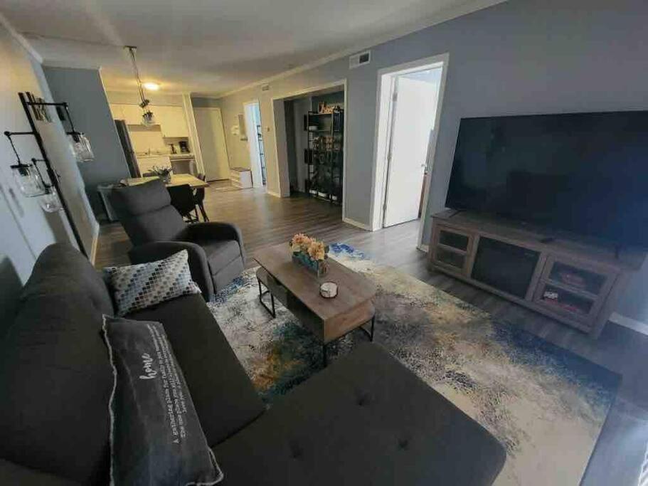 2022 Renovated 2-Bdrm Cozy, Lovely Condo W/Parking! هيلتون رئيس جزيرة المظهر الخارجي الصورة