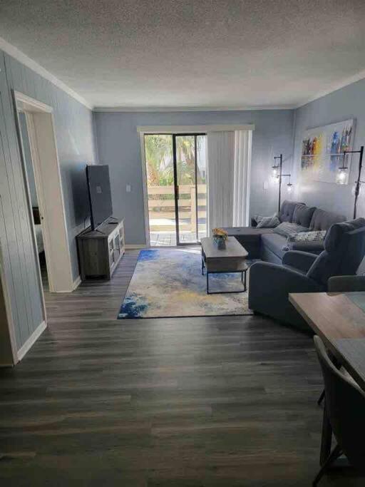 2022 Renovated 2-Bdrm Cozy, Lovely Condo W/Parking! هيلتون رئيس جزيرة المظهر الخارجي الصورة