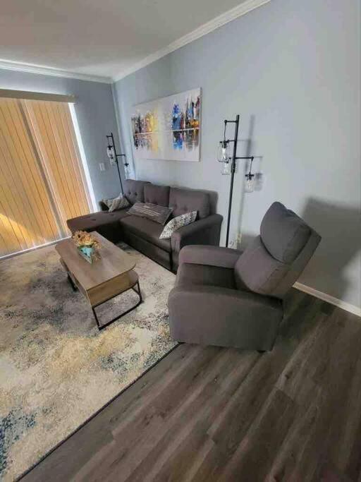 2022 Renovated 2-Bdrm Cozy, Lovely Condo W/Parking! هيلتون رئيس جزيرة المظهر الخارجي الصورة