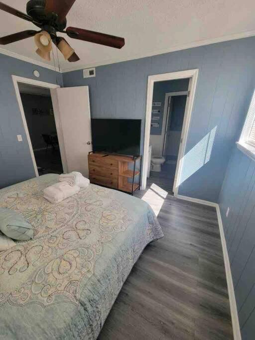 2022 Renovated 2-Bdrm Cozy, Lovely Condo W/Parking! هيلتون رئيس جزيرة المظهر الخارجي الصورة