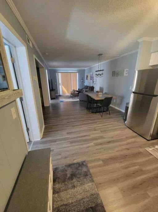 2022 Renovated 2-Bdrm Cozy, Lovely Condo W/Parking! هيلتون رئيس جزيرة المظهر الخارجي الصورة