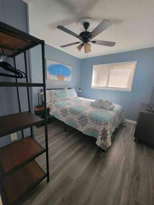 2022 Renovated 2-Bdrm Cozy, Lovely Condo W/Parking! هيلتون رئيس جزيرة المظهر الخارجي الصورة