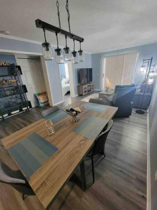 2022 Renovated 2-Bdrm Cozy, Lovely Condo W/Parking! هيلتون رئيس جزيرة المظهر الخارجي الصورة