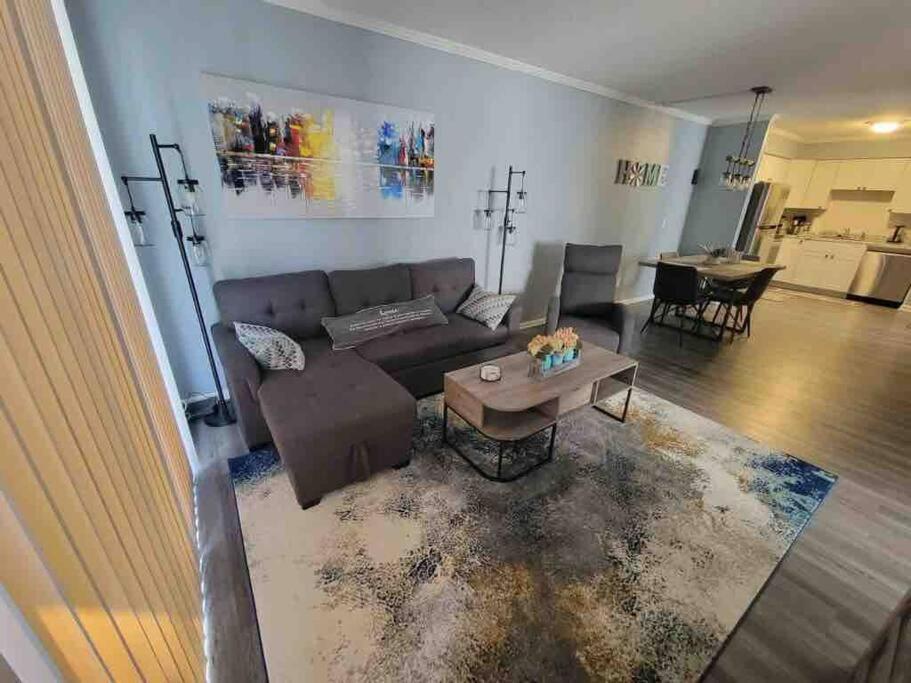 2022 Renovated 2-Bdrm Cozy, Lovely Condo W/Parking! هيلتون رئيس جزيرة المظهر الخارجي الصورة